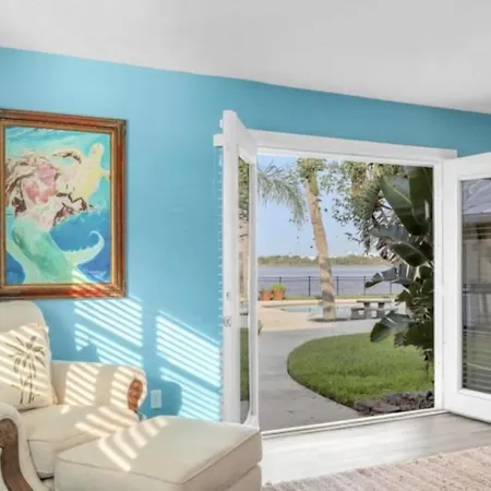 Villa Peaceful Island Retreat - Heated Pool - Gym - Private Dock